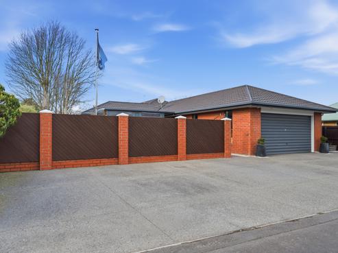 33 Peebles Drive, Hei Hei