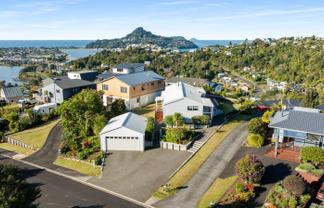 18 Hinemoa Terrace, Tairua