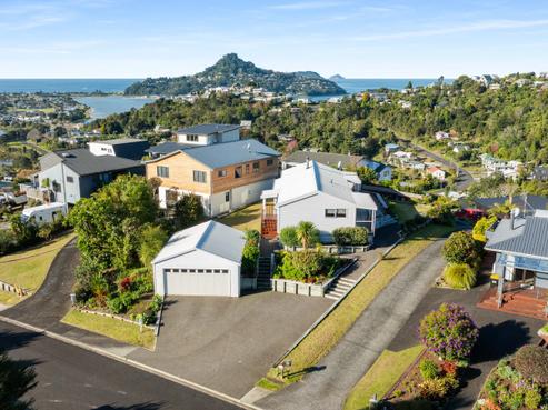 18 Hinemoa Terrace, Tairua