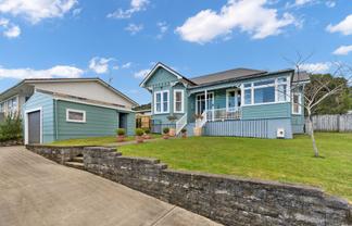 366 Western Hills Drive, Avenues