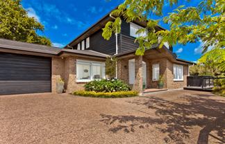 1 Oakford Park Crescent, Greenhithe