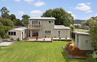 8 Lookout Drive, Laingholm
