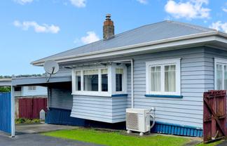348A Western Hills Drive, Avenues