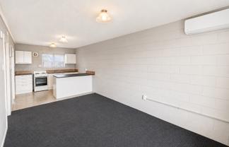 2/235 Old Farm Road, Hillcrest