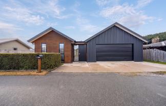 9 Risinghurst Terrace, Lower Shotover
