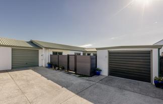 25 Aaron Place, Brookfield