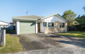 9 Aaron Place, Brookfield