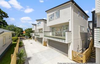 7C Waddell Avenue, Point England