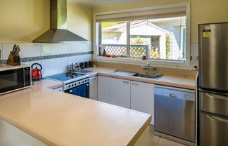  Sunshine Ave, Karori