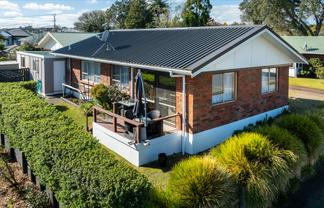 1/7 Gerald Stokes Avenue, Helensville