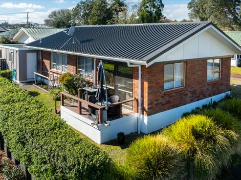 1/7 Gerald Stokes Avenue, Helensville
