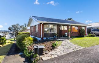 1/7 Gerald Stokes Avenue, Helensville