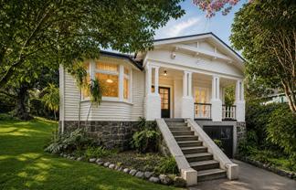 590 Mount Albert, Royal Oak