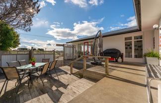 78 Grants Road, Marchwiel