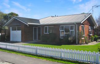 2A Denbigh Square, Feilding