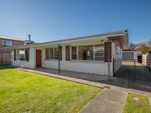18 Newbourne Crescent, Redwoodtown
