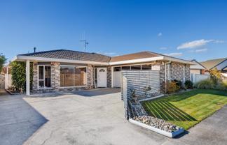 12 Lancewood Lane, Roslyn