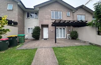 4/10 Salford Crescent, Flat Bush