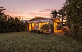 50 Marine Parade, Mellons Bay