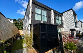 12F Hewlett Road, Massey