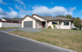 4 Owhatiura Drive, Lynmore