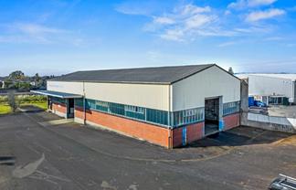 Large Workshop with Exceptional Yard