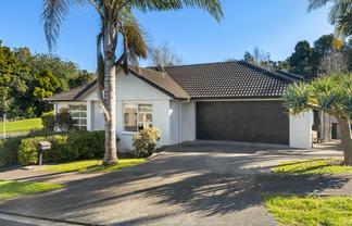 2 Muirlea Drive, Flat Bush