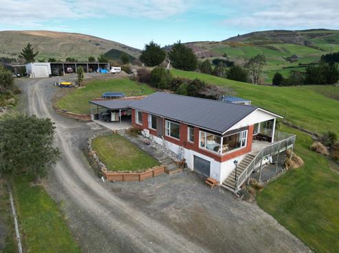 13 Merrie Creek Road, Clinton and Surrounds