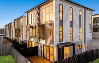 8/16 Woodford Avenue, Henderson