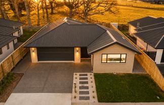 27 Crossley Avenue, Woodend