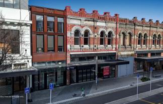 Character first-floor tenancy on High Street