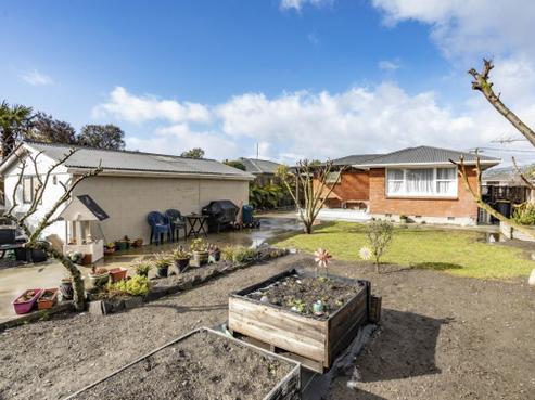 90 Frensham Crescent, Woolston