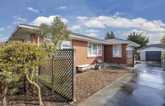 90 Frensham Crescent, Woolston