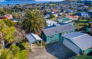 129 Gloaming Hill, Titahi Bay
