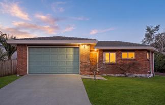 17A Tirimoana Road, Te Atatu South
