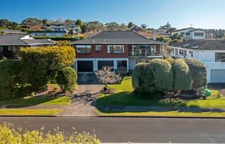 137 Stapleford Crescent, Browns Bay