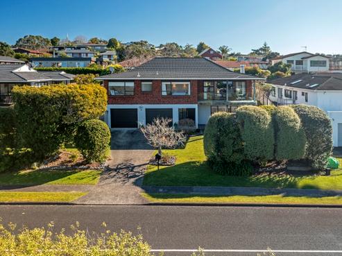 137 Stapleford Crescent, Browns Bay