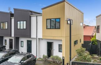22/47A Huntington Drive , Botany Downs