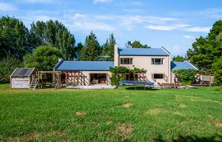1432 Dairy Flat Highway, Dairy Flat