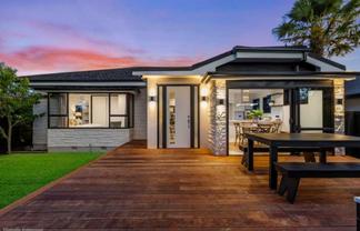 18 Blighs Road, Strowan