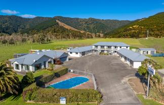 Queen Charlotte Drive. Home & Income Opportunity