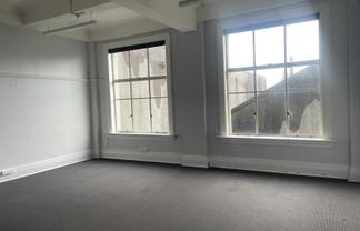 Office Space Available 79m2 - Queens Building
