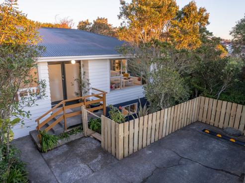 21B Colchester Crescent, Newlands