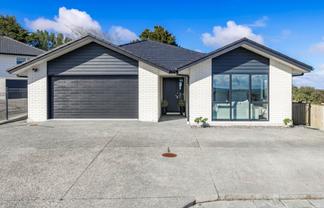 55A Twin Parks Rise, Papakura
