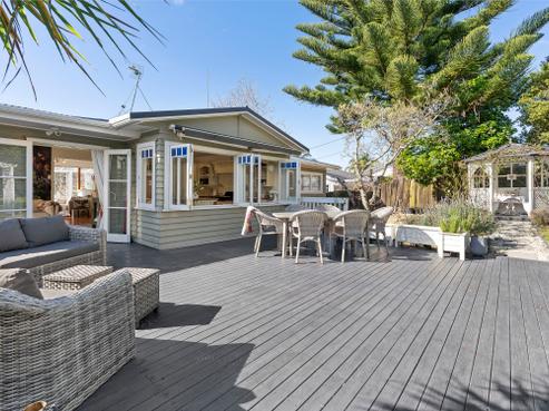 24 Lyons Avenue, Murrays Bay