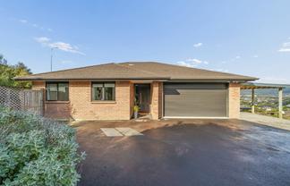 27 Percy Kinsman Crescent, Riverstone Terraces