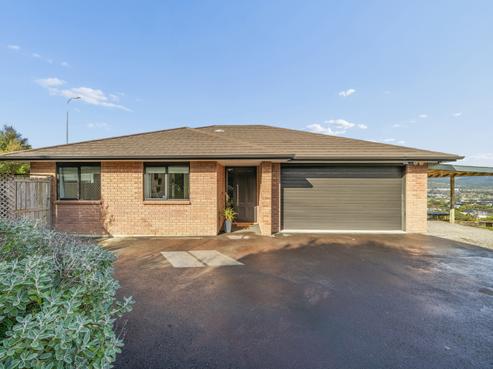 27 Percy Kinsman Crescent, Riverstone Terraces