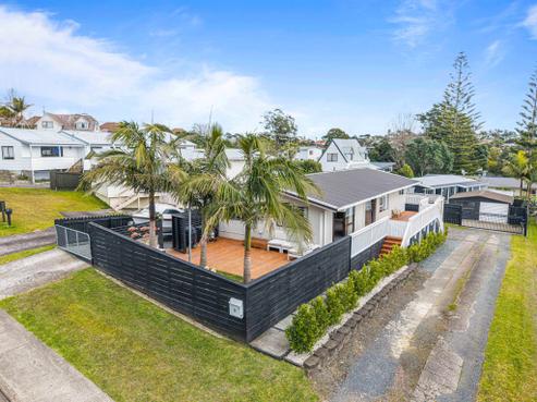 8 Dobell Road, Stanmore Bay