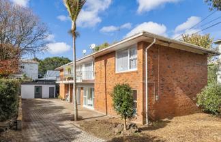 4/22A Shipherds Avenue, Epsom