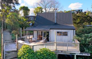 37 Main Road, Raglan